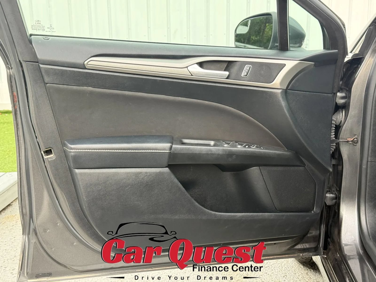 Used 2018 Ford Fusion SE w/ Fusion SE Technology Package FWD image 12