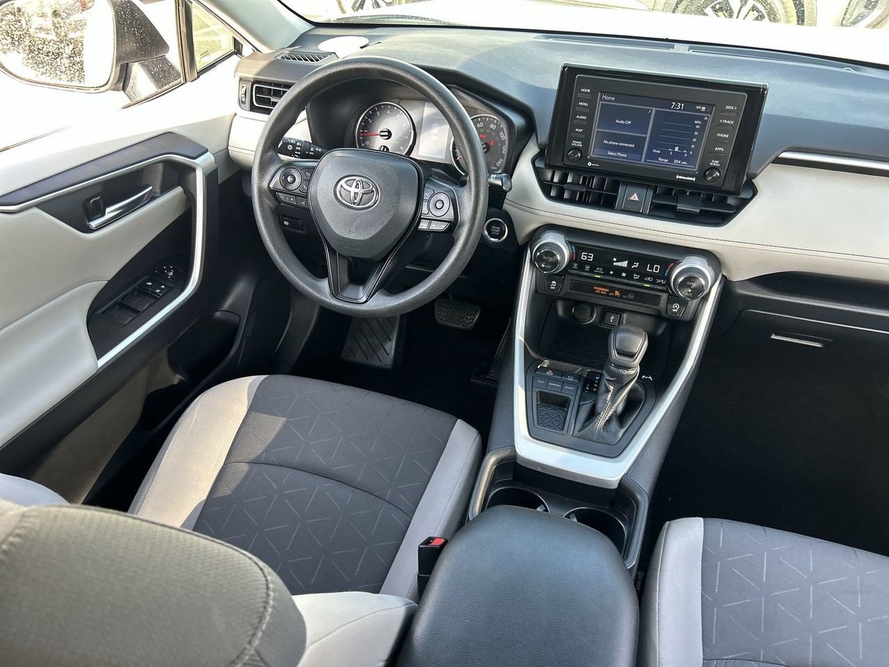 Used 2021 Toyota RAV4 XLE w/ Carpet Mat Package (TMS) FWD image 11