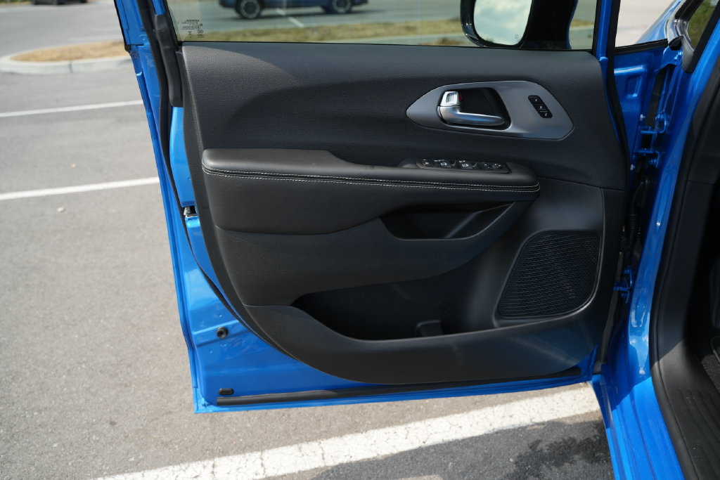 New 2027 Chrysler Pacifica Limited FWD image 13