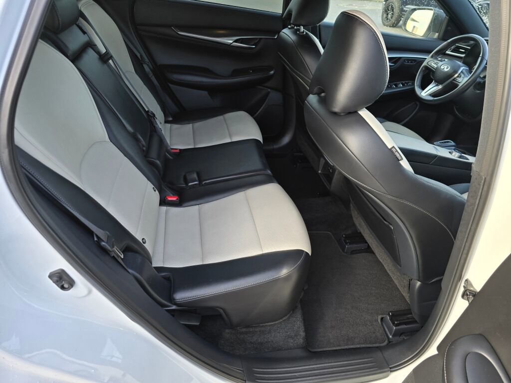 Used 2024 INFINITI QX55 Luxe image 12
