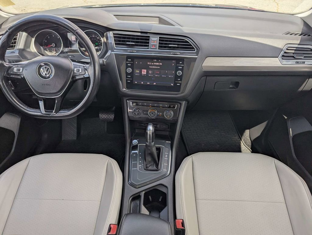 Used 2018 Volkswagen Tiguan SE w/ Panoramic Sunroof Package image 16