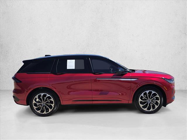 Used 2025 Lincoln Nautilus Reserve image 4