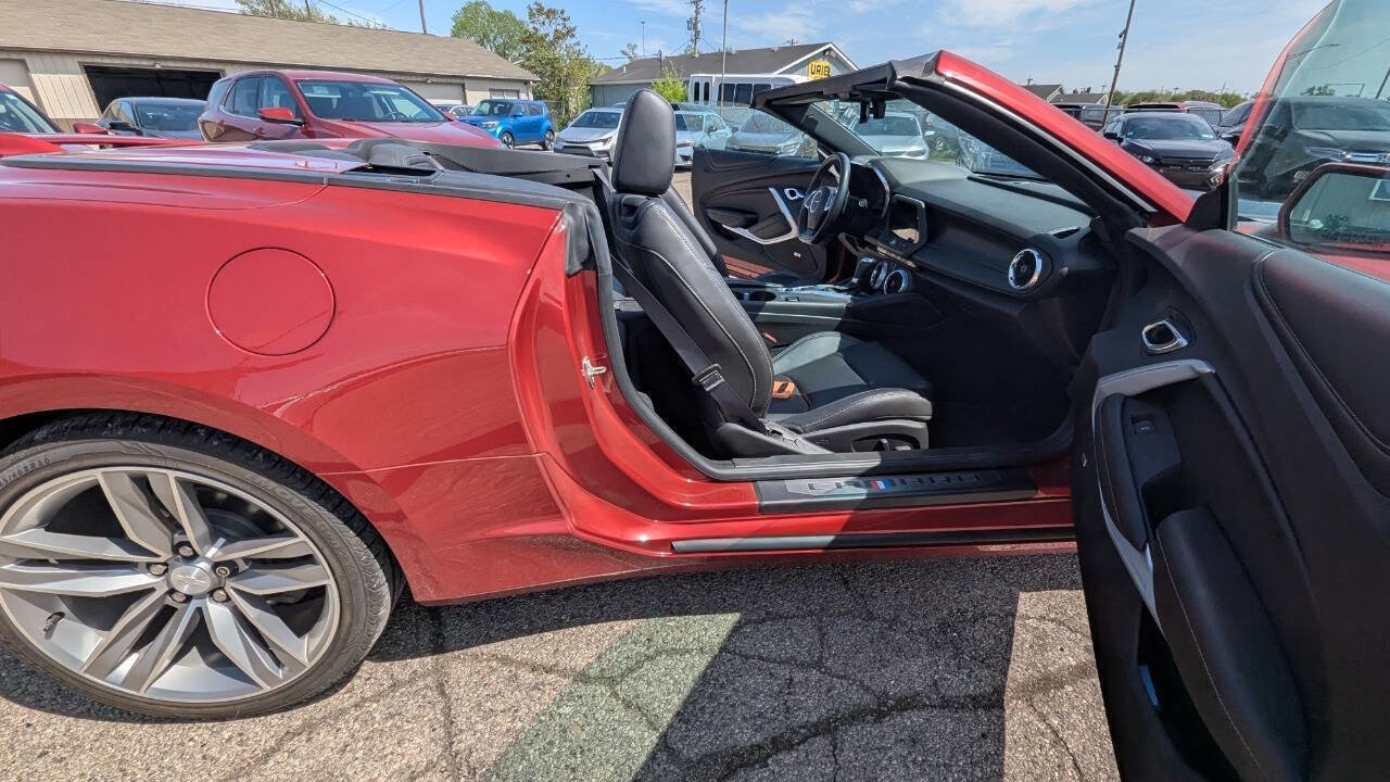 Used 2017 Chevrolet Camaro LT RWD image 34