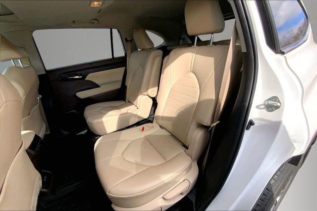 Used 2020 Toyota Highlander XLE image 19