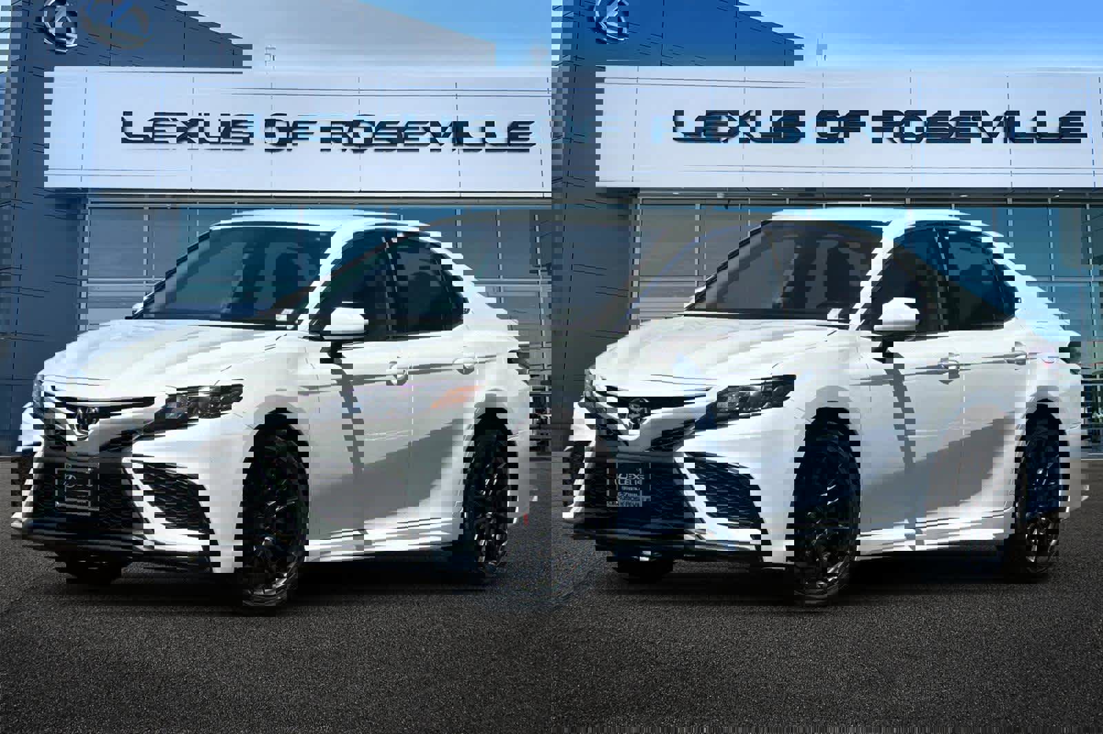 Used 2021 Toyota Camry SE w/ Carpet Mat Package (TMS)