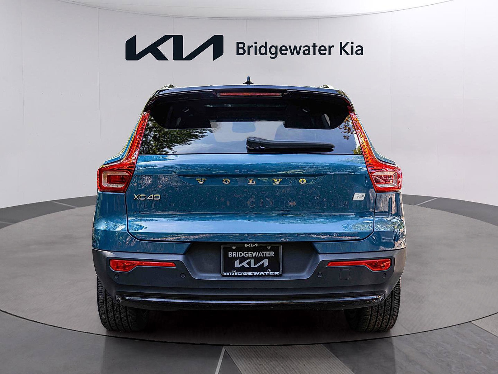 Used 2023 Volvo XC40 Recharge Plus w/ Protection Package Premier image 6