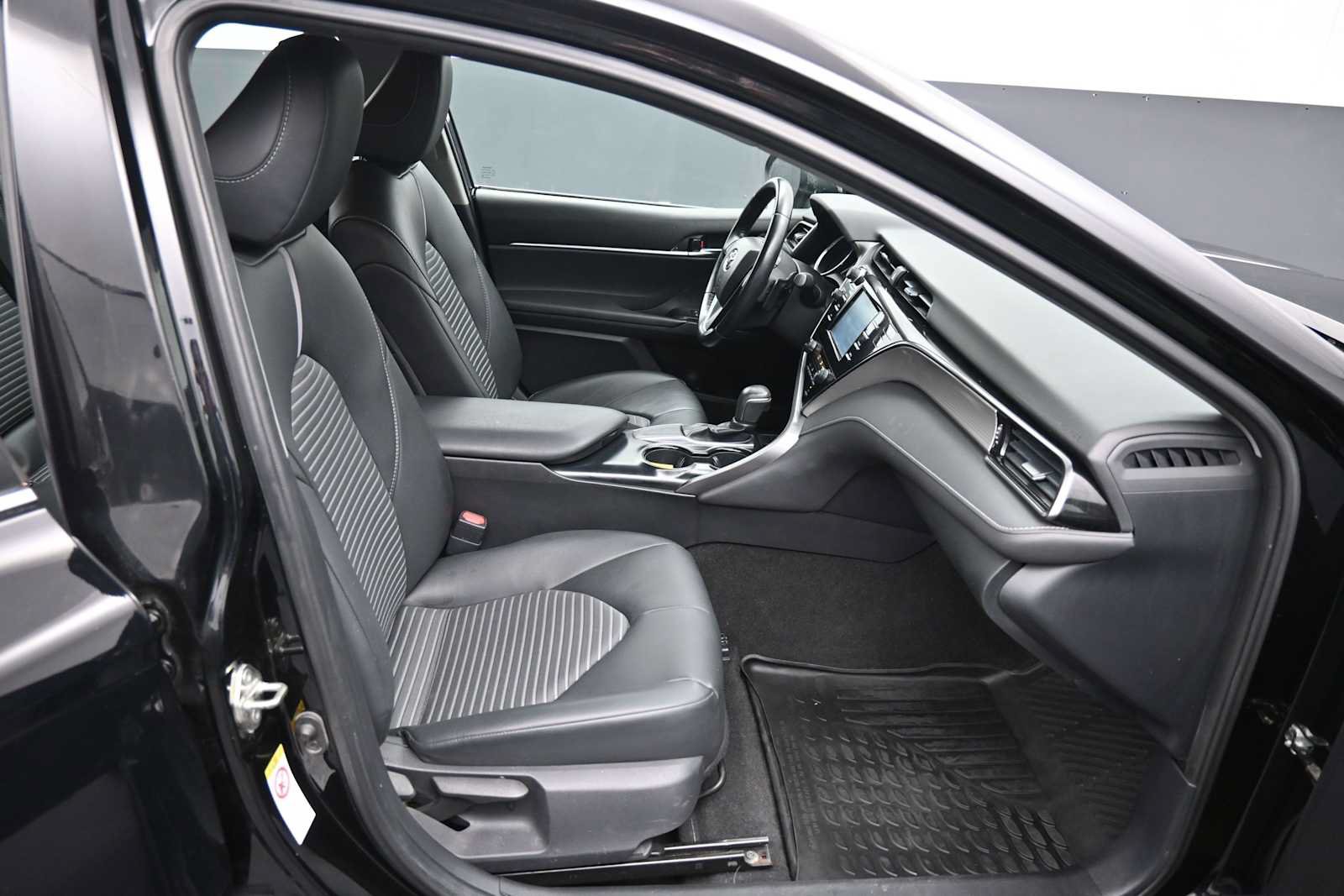 Certified 2019 Toyota Camry SE w/ Convenience Package FWD image 24