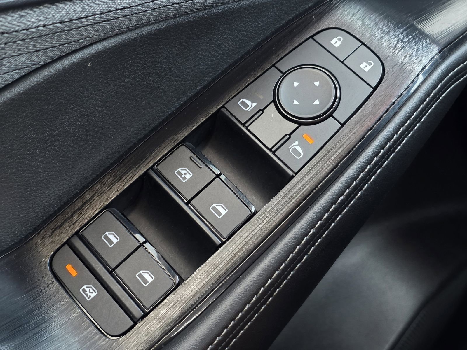 Used 2023 Nissan Rogue SV image 26