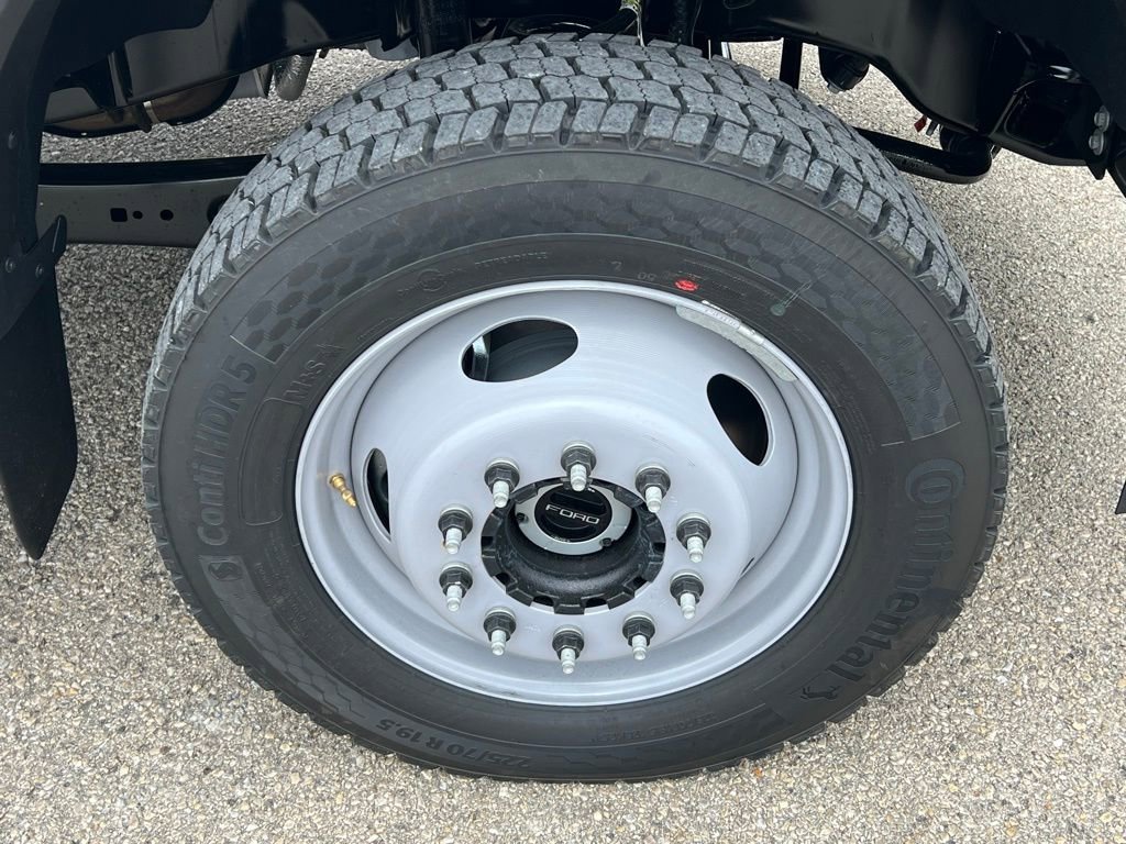 New 2025 Ford F550 4x4 Regular Cab Super Duty w/ XL Chrome Package image 10