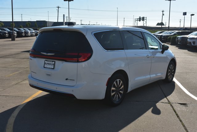 Used 2024 Chrysler Pacifica Limited FWD image 5