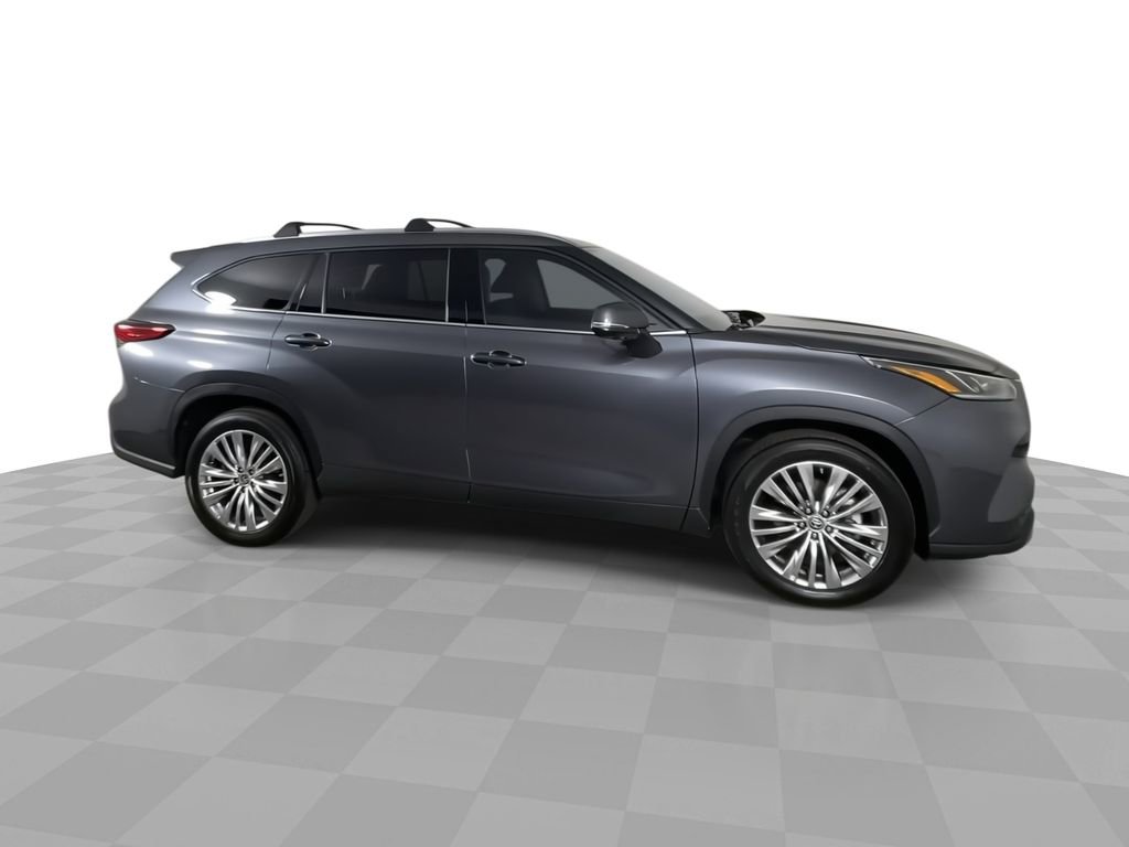 Used 2023 Toyota Highlander Platinum image 9