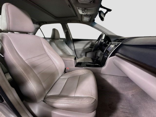Used 2017 Toyota Camry XLE w/ Moonroof Package FWD image 28