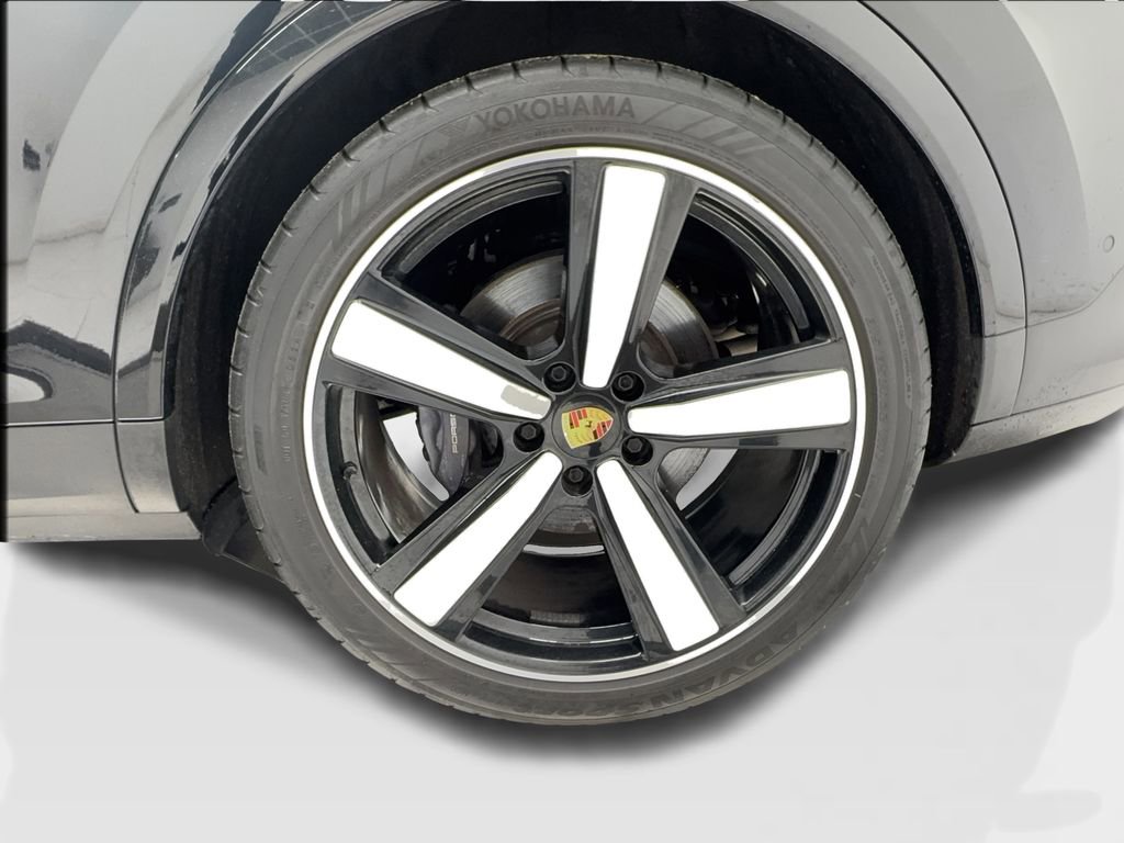 Used 2024 Porsche Cayenne Coupe image 12