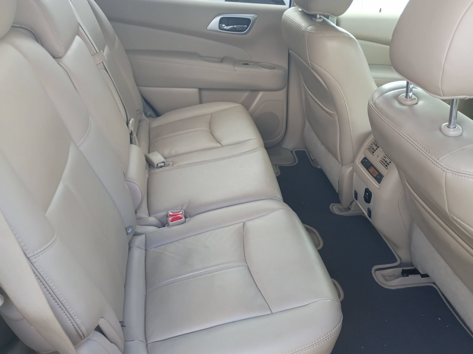 Used 2015 Nissan Pathfinder SL w/ SL Premium Package FWD image 6