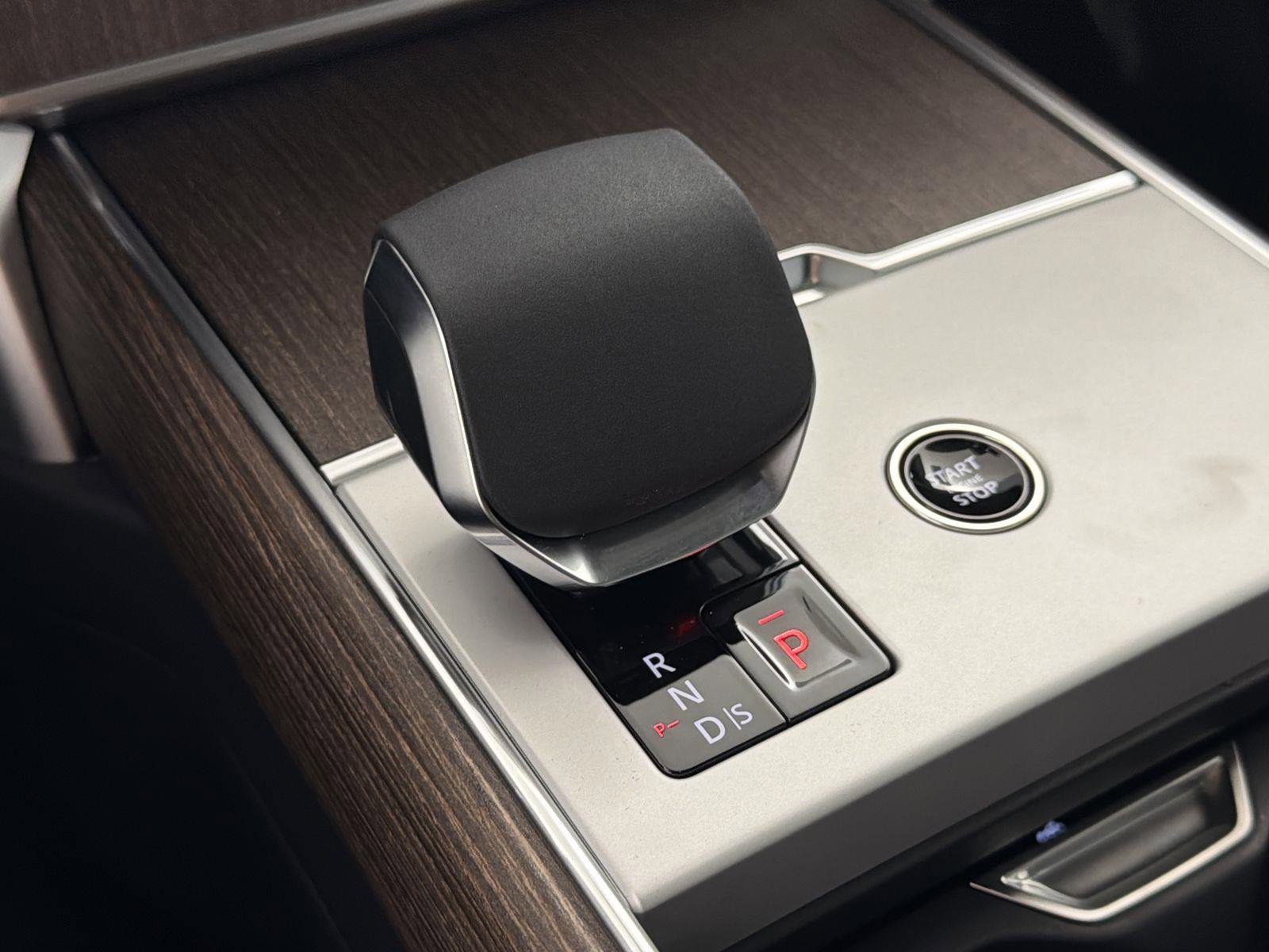 New 2025 Land Rover Range Rover SE image 15