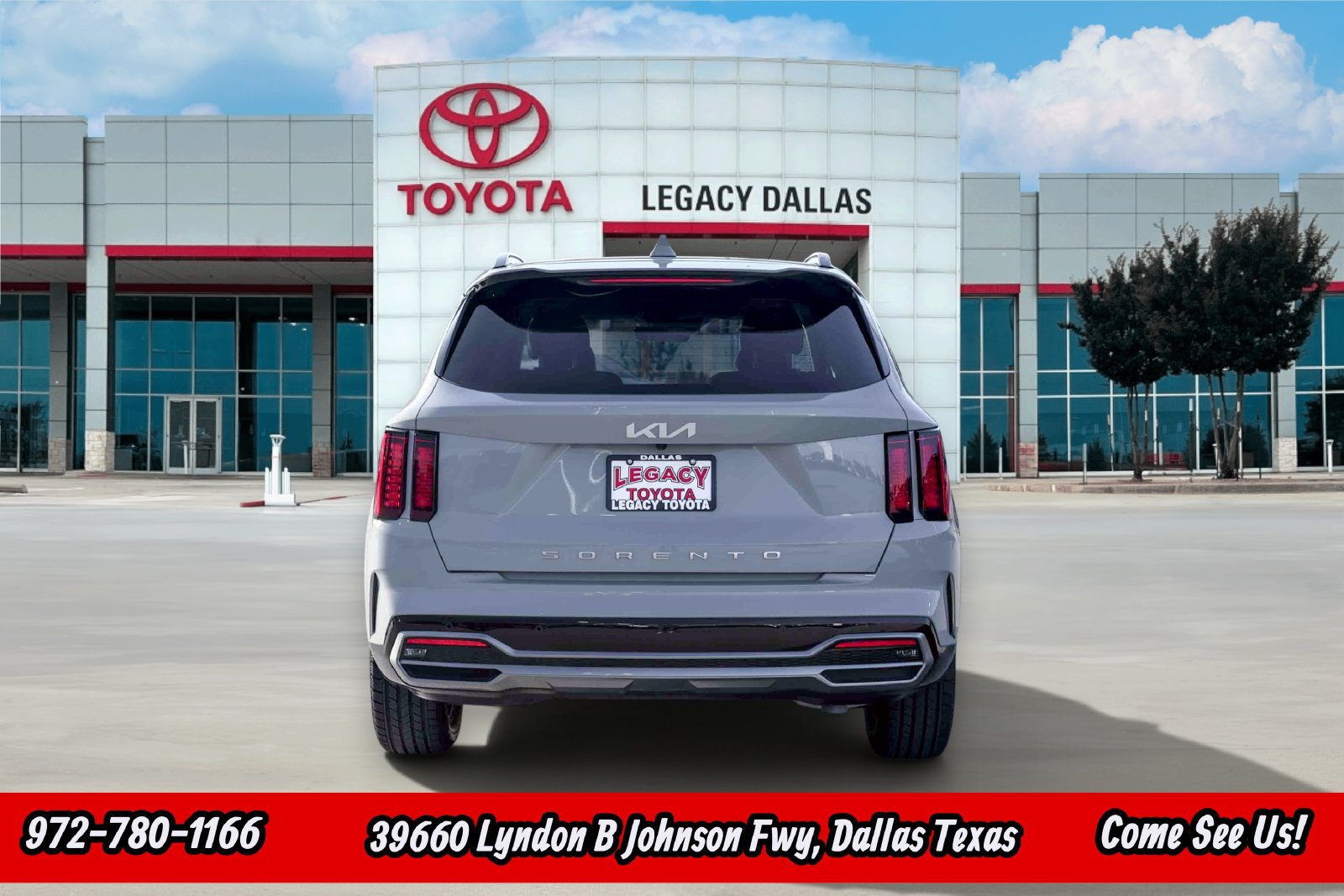 Used 2022 Kia Sorento EX w/ Panoramic Sunroof Package FWD image 9