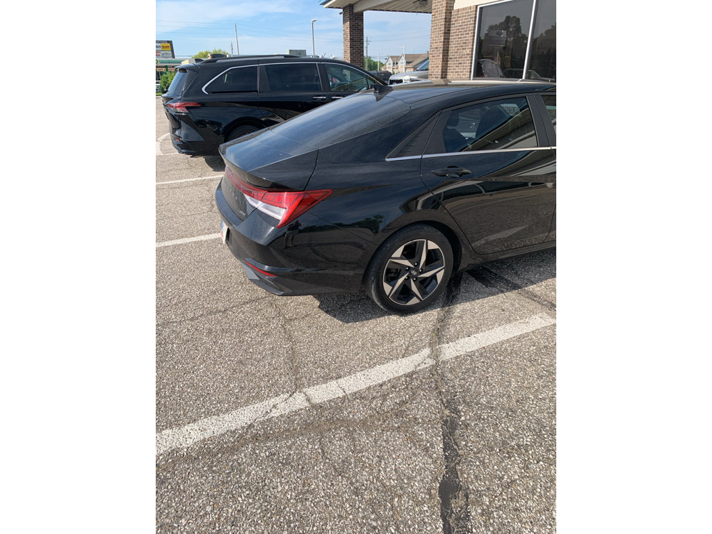 Used 2023 Hyundai Elantra Limited w/ Cargo Package FWD image 3
