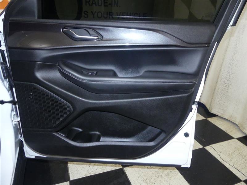 Used 2023 Jeep Grand Cherokee L Laredo image 27