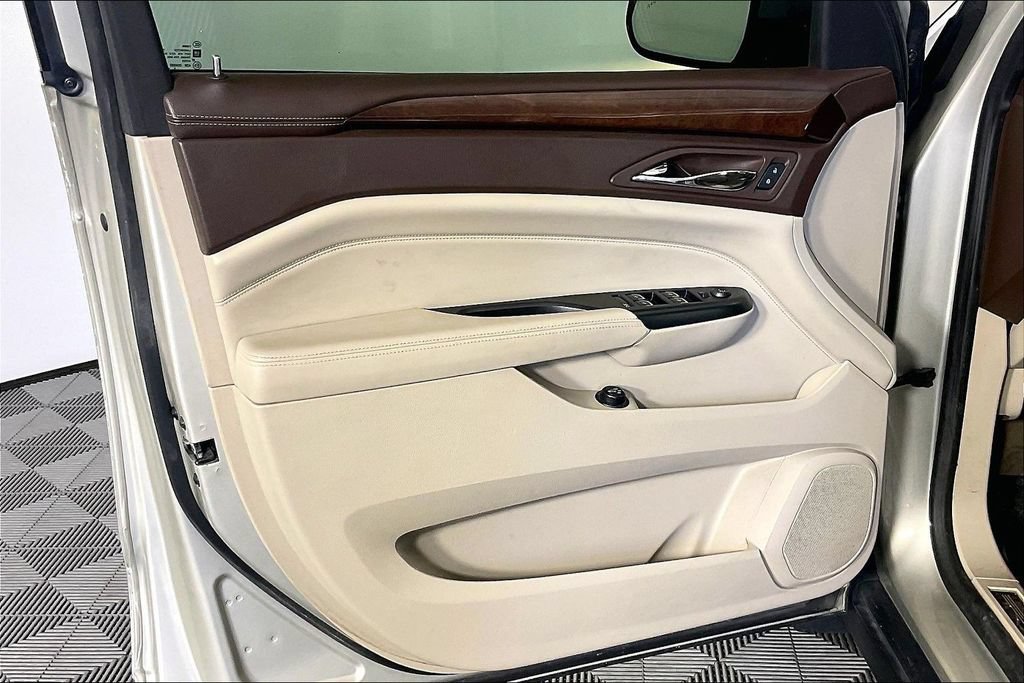 Used 2016 Cadillac SRX Luxury w/ Driver Awareness Package FWD image 22