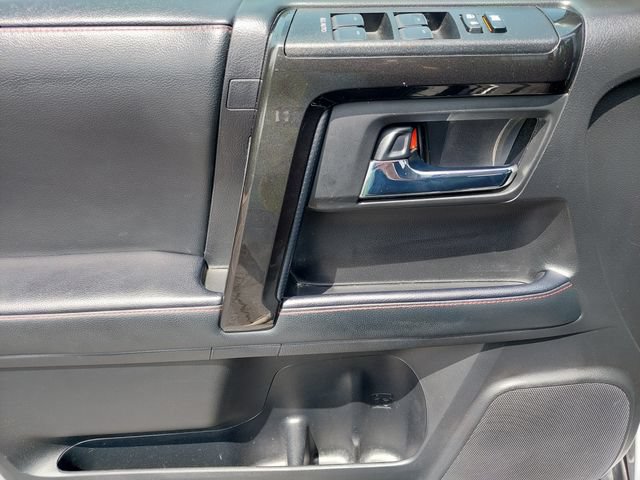 Certified 2021 Toyota 4Runner Venture w/ Moonroof Package AWD/4WD image 17