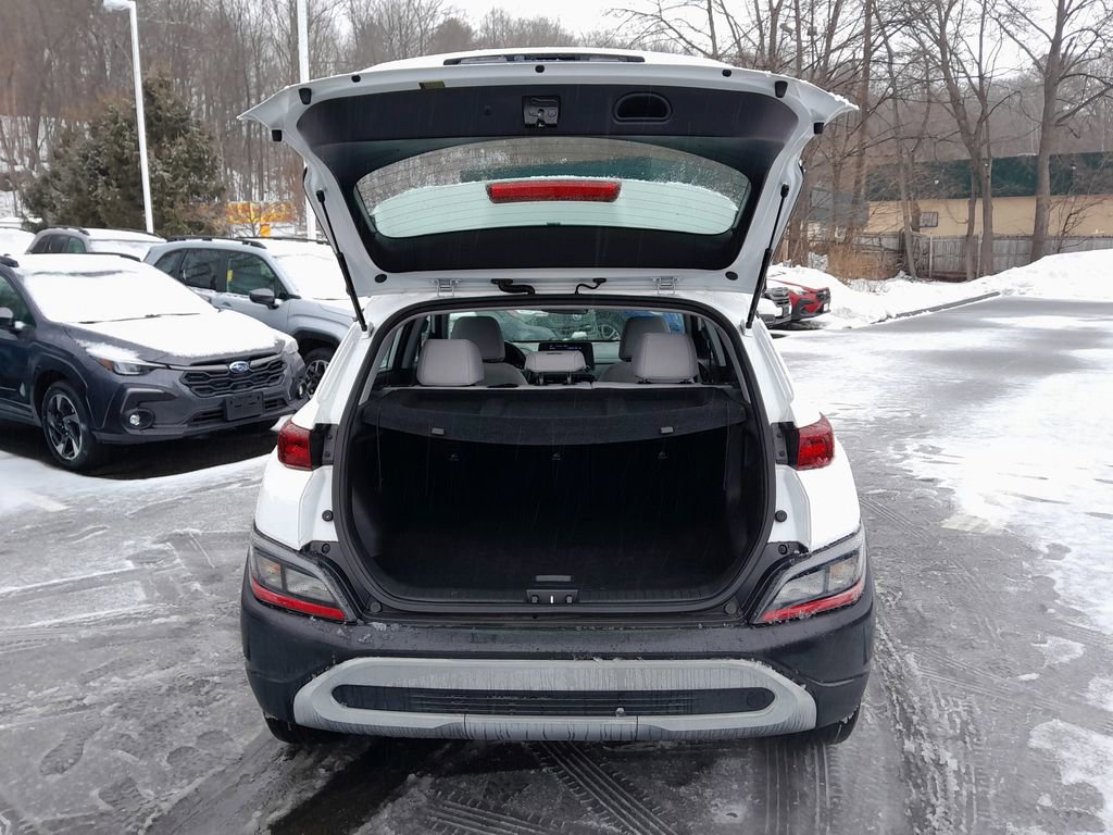 Used 2022 Hyundai Kona SE image 32