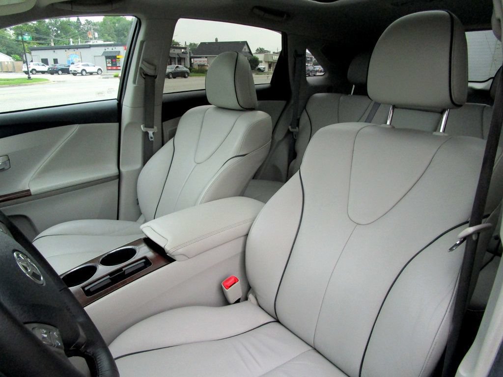 Used 2012 Toyota Venza Limited w/ Tow Pkg AWD/4WD image 14