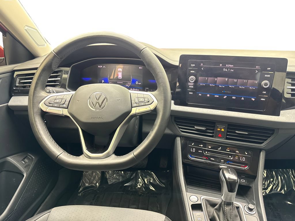Used 2025 Volkswagen Jetta SE FWD image 52