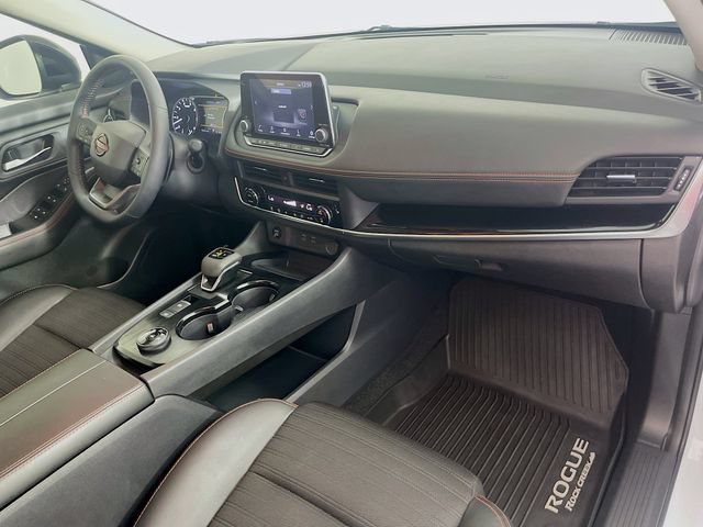 Used 2025 Nissan Rogue SV AWD/4WD image 29