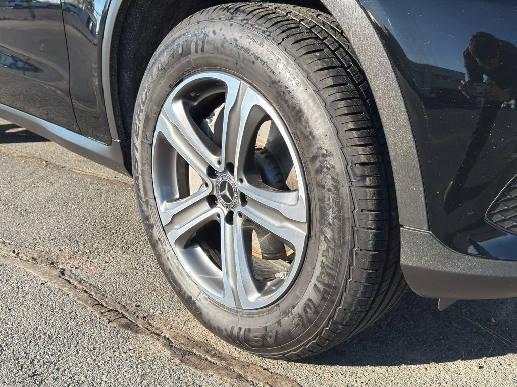 Used 2019 Mercedes-Benz GLC 300 4MATIC image 21