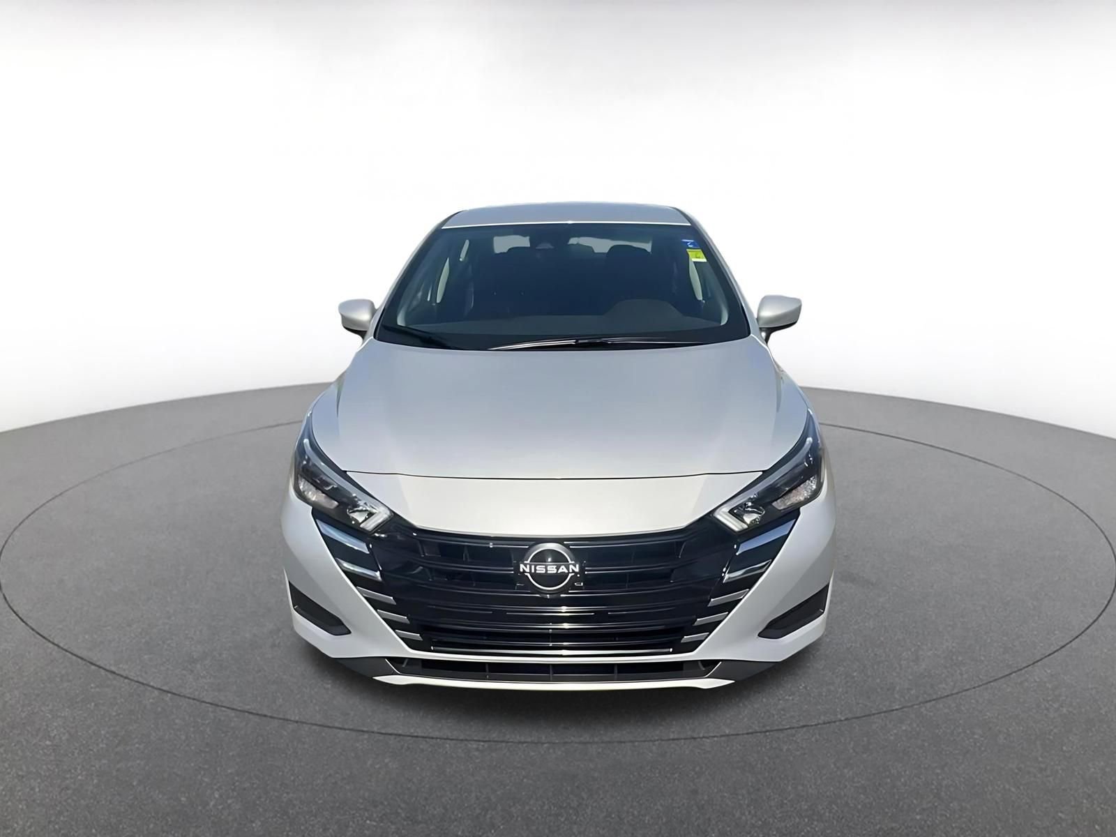 Used 2025 Nissan Versa SV image 4