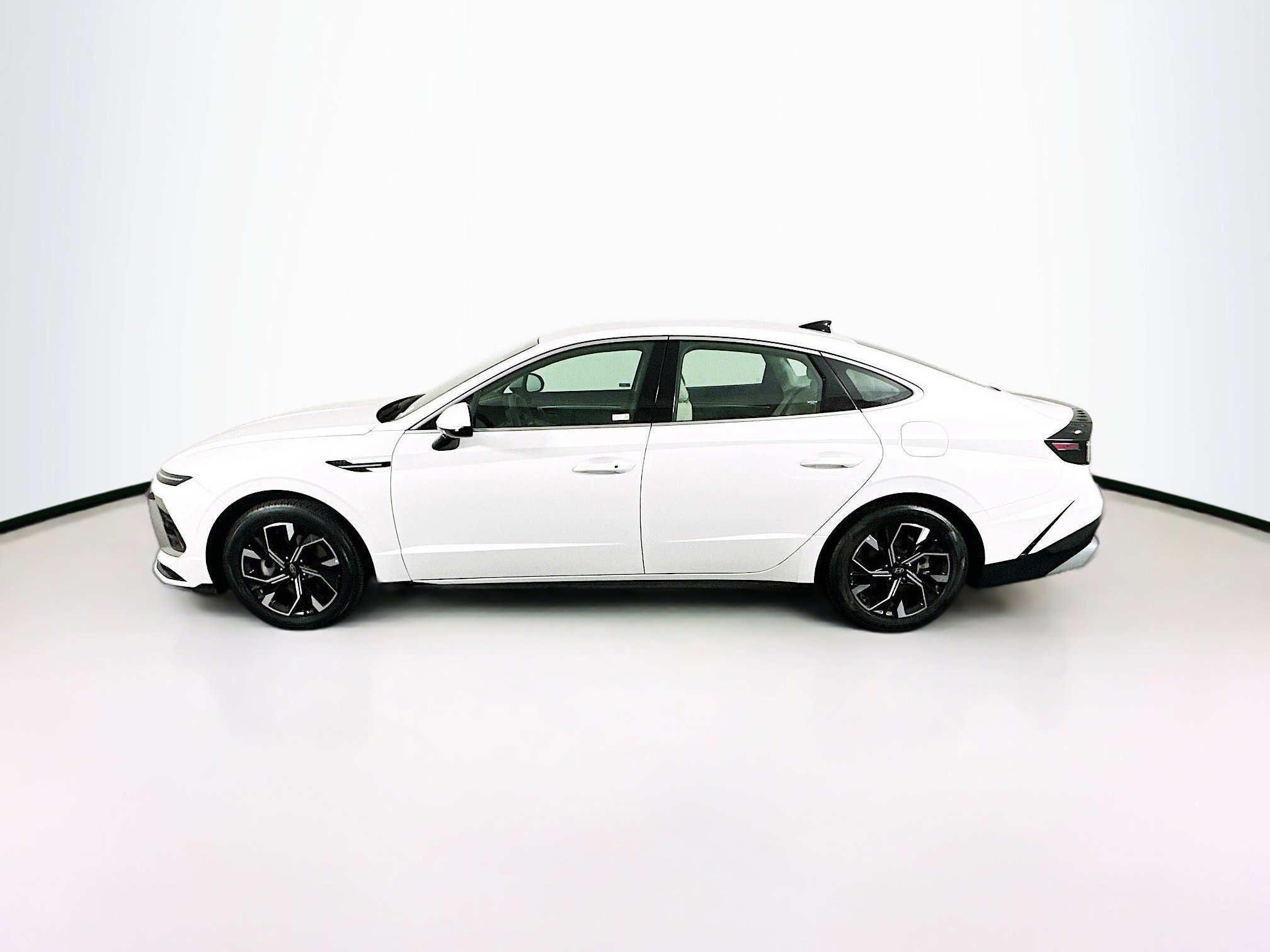 Used 2025 Hyundai Sonata SEL FWD image 4