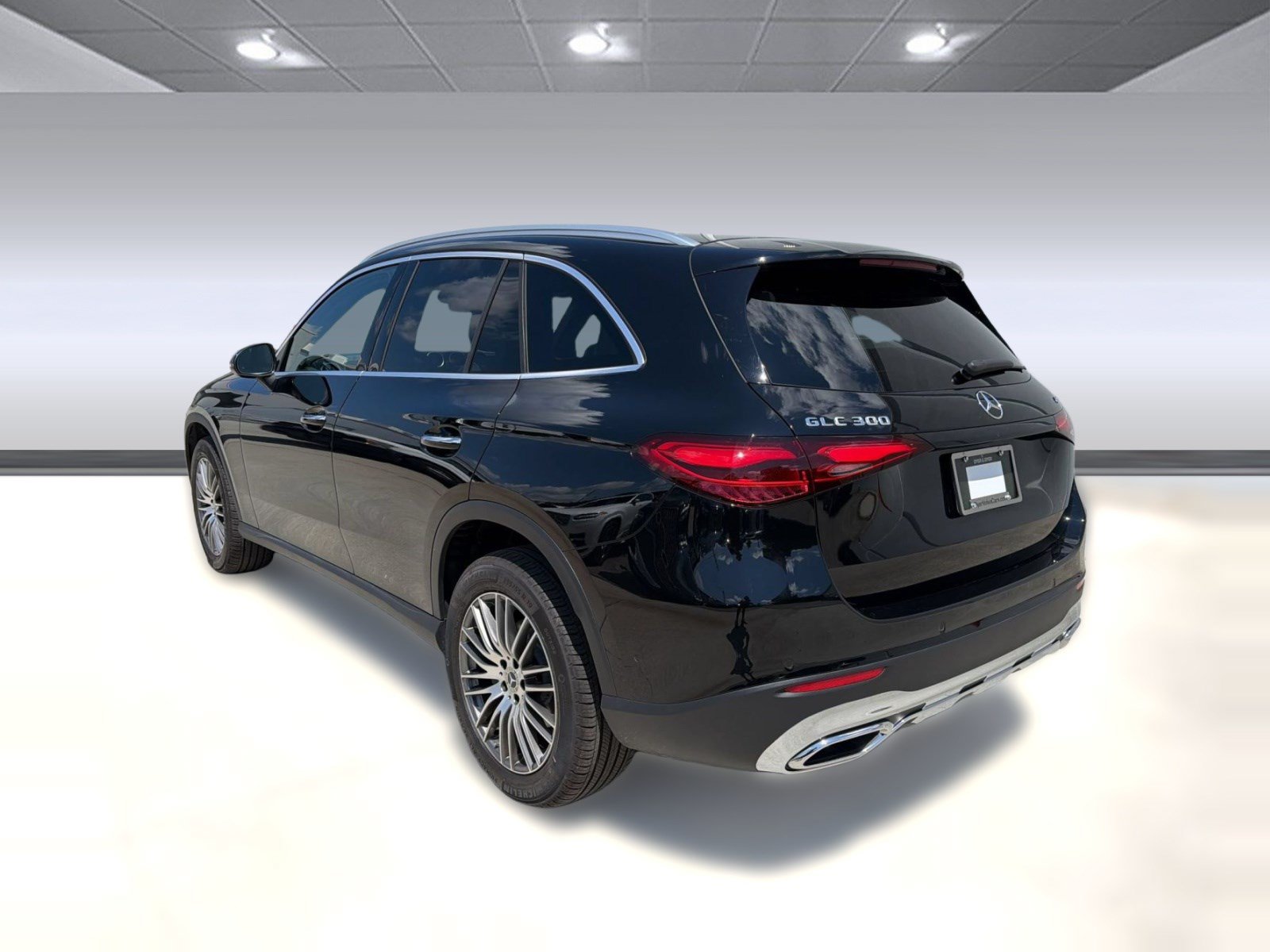 Used 2024 Mercedes-Benz GLC 300 4MATIC image 3
