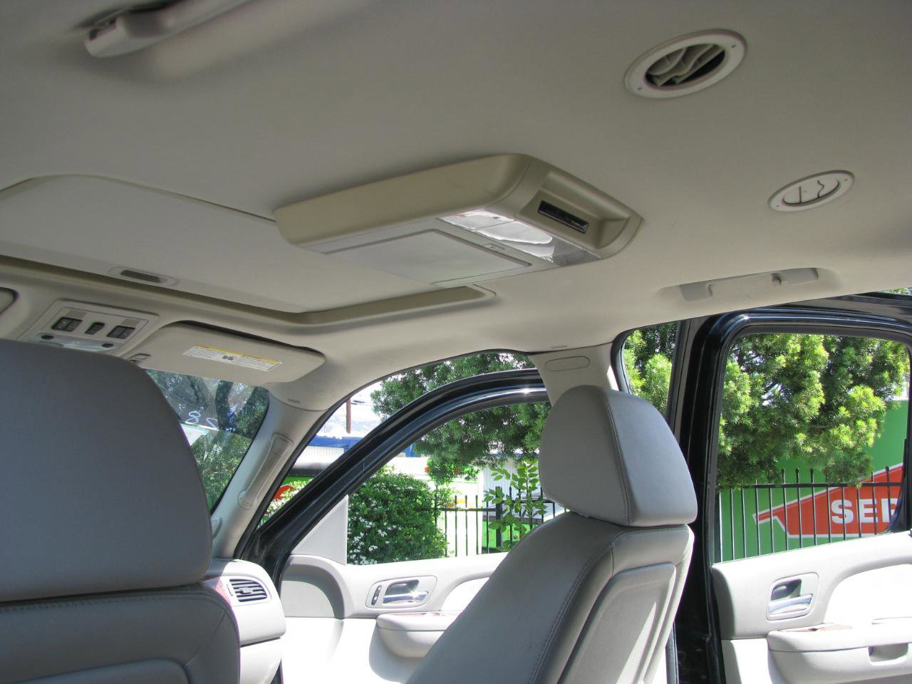 Used 2007 Chevrolet Suburban LTZ w/ LTZ Preferred Equipment Group AWD/4WD image 9