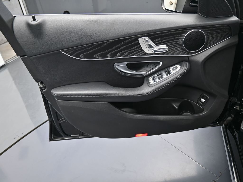 Used 2016 Mercedes-Benz C 300 Sedan image 11