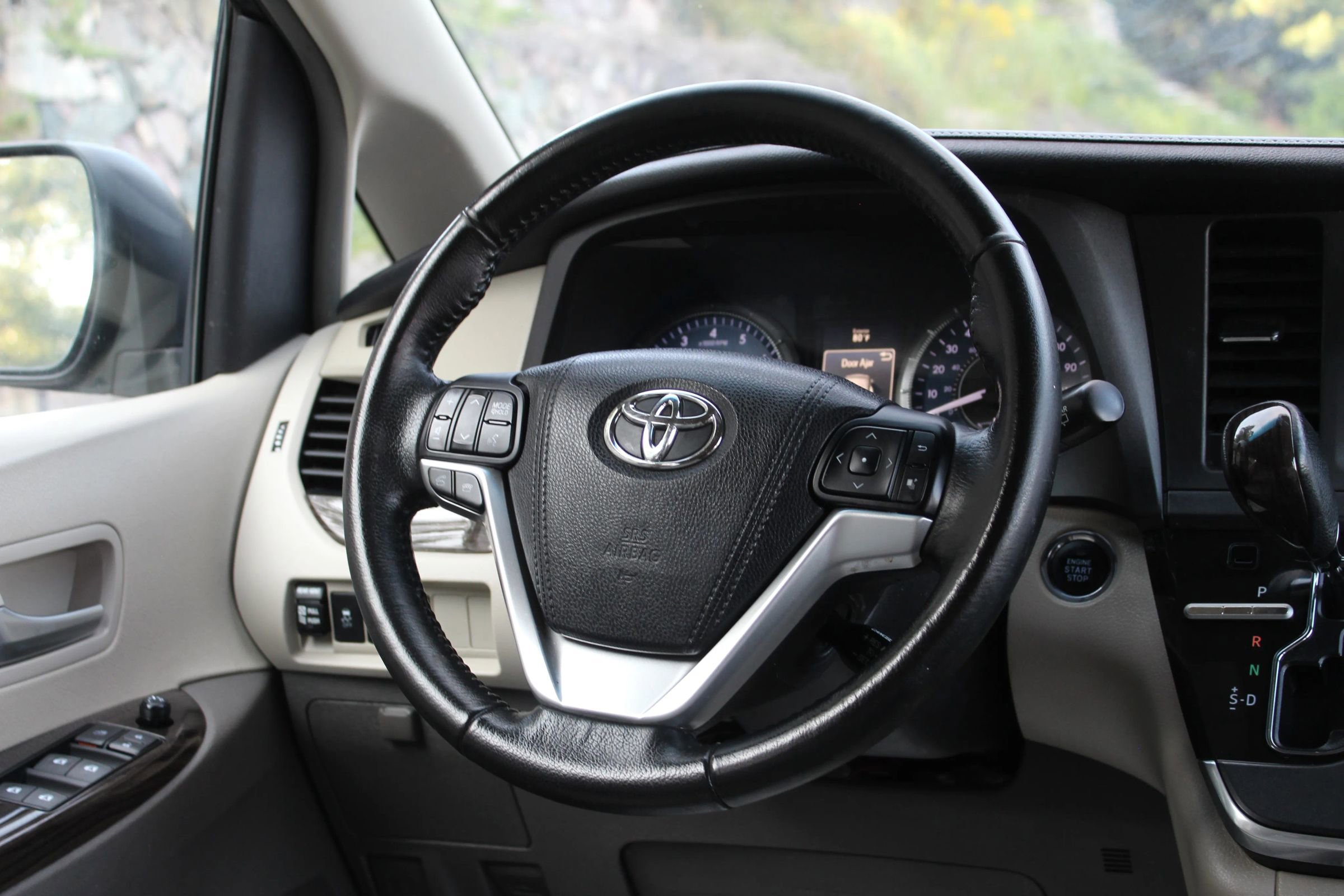 Used 2015 Toyota Sienna XLE Premium image 19