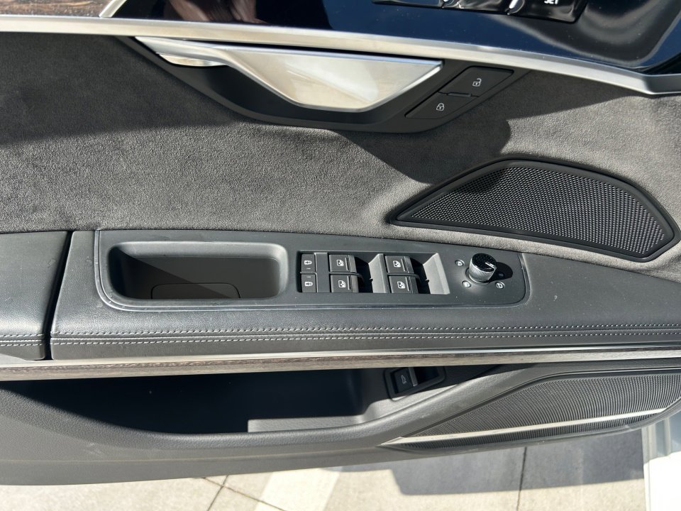 Used 2021 Audi A8 L 3.0T w/ Executive Plus Package image 32