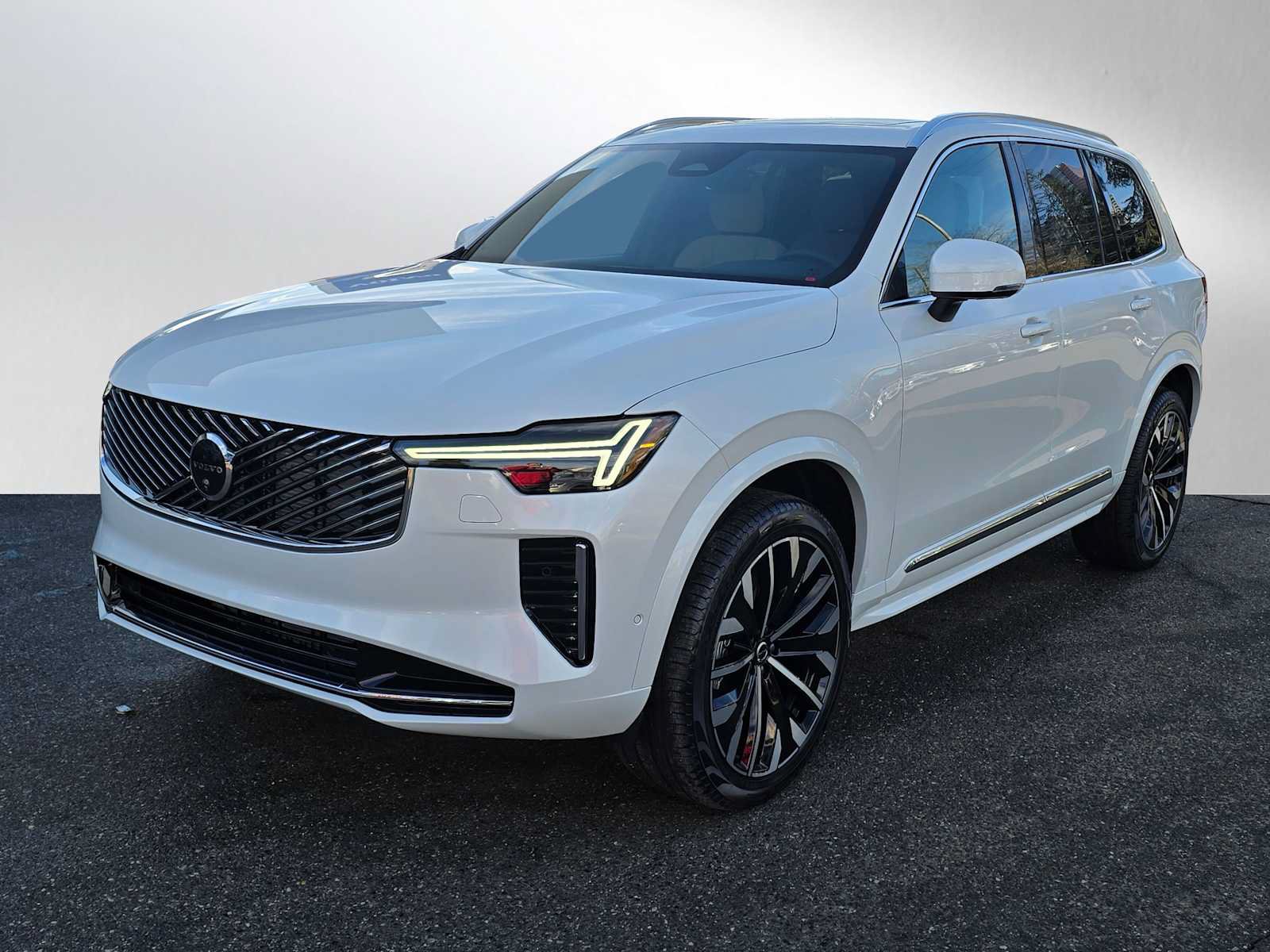 New 2026 Volvo XC90 B6 Plus w/ Protection Package Premier AWD/4WD image 7
