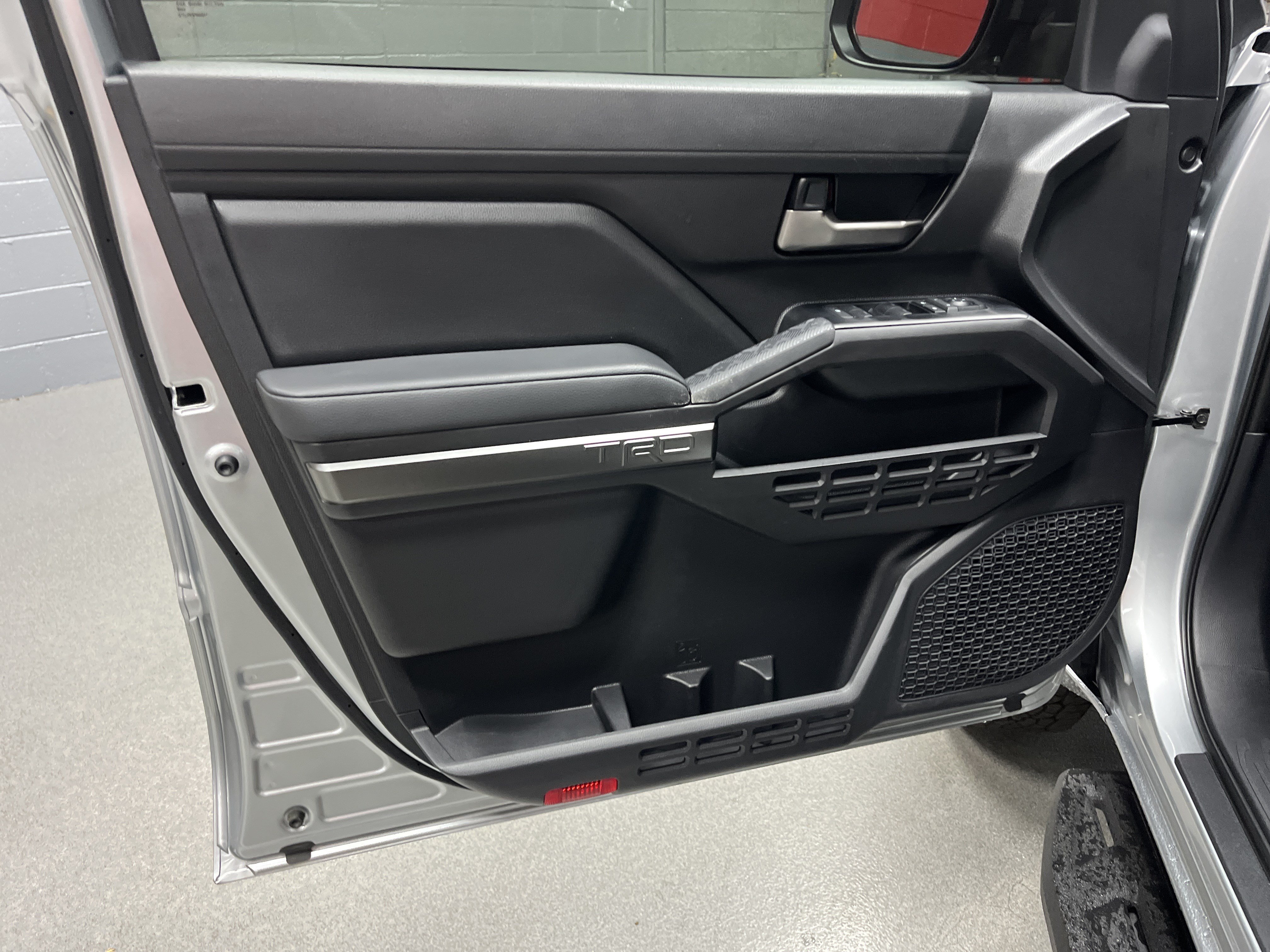Certified 2025 Toyota Tacoma TRD Off-Road AWD/4WD image 14