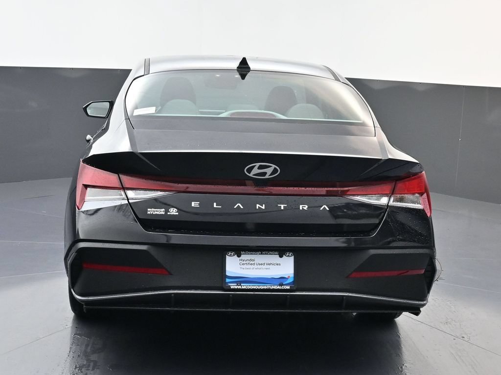 Certified 2026 Hyundai Elantra SE FWD image 4