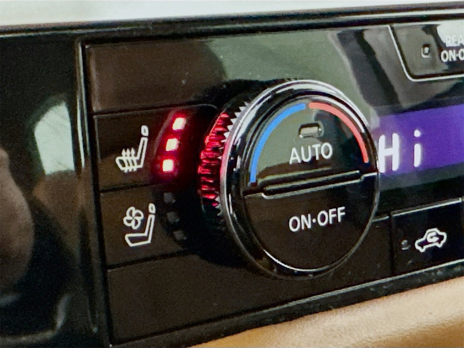 Used 2023 Nissan Pathfinder Platinum image 17