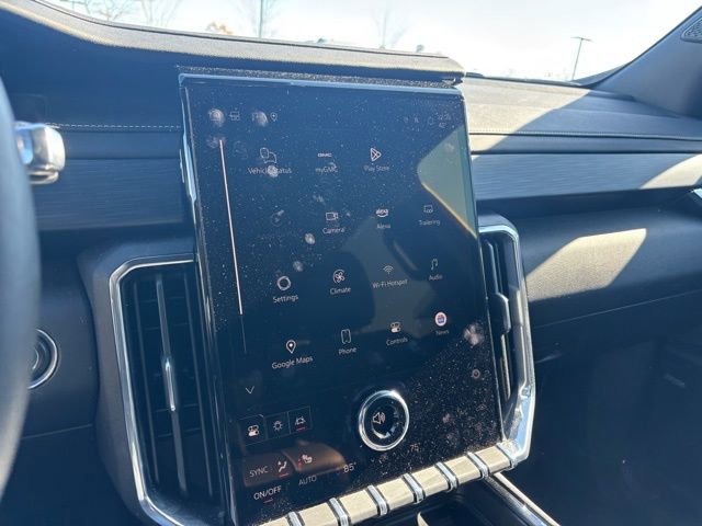 Used 2025 GMC Acadia Elevation w/ Elevation Premium Package image 11