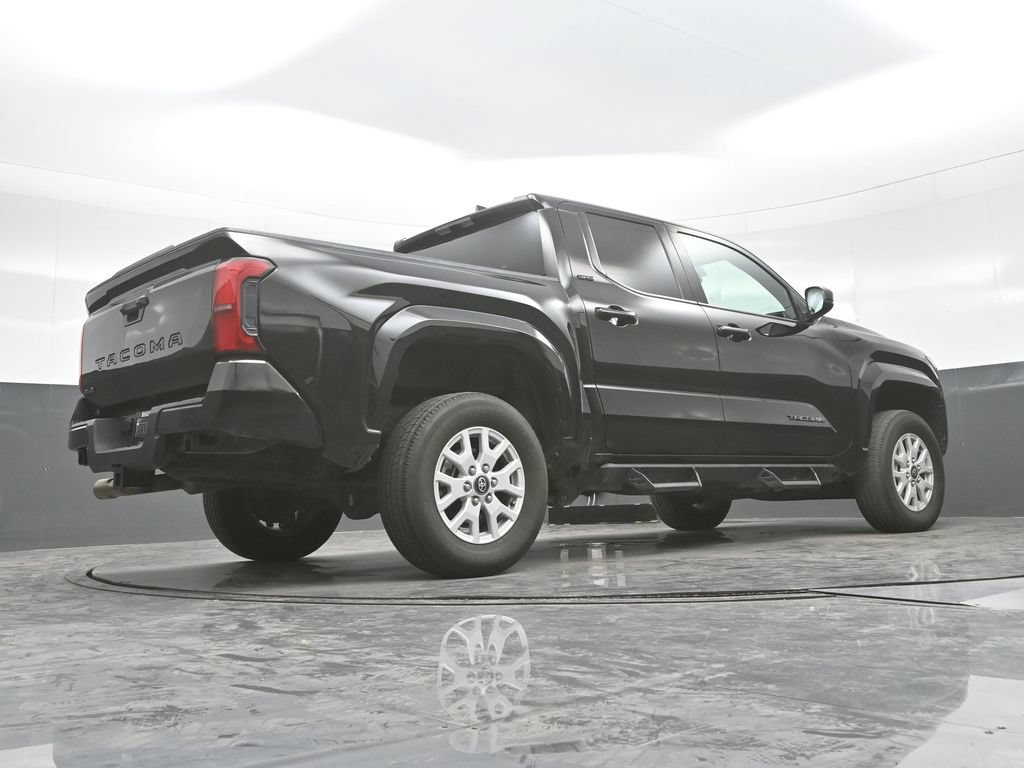 Used 2025 Toyota Tacoma SR5 AWD/4WD image 23