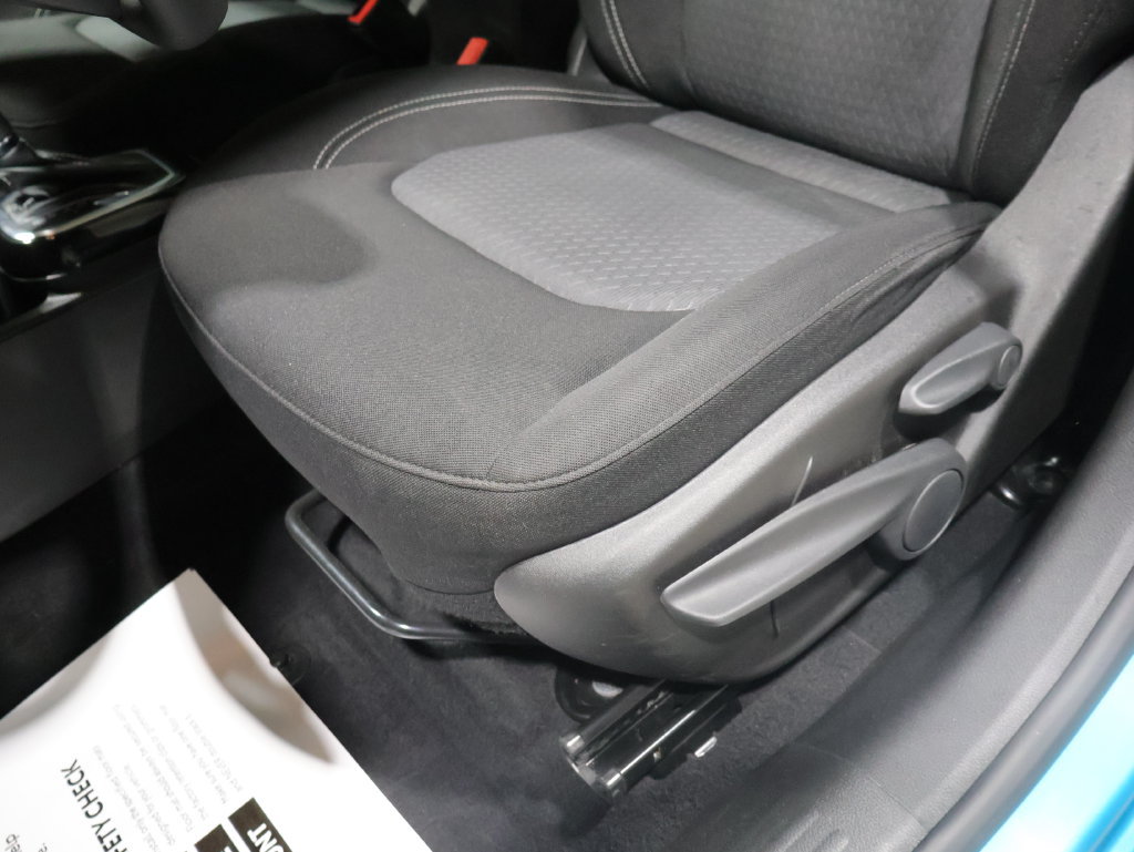 Used 2021 Jeep Renegade Latitude w/ Sun & Sound Group AWD/4WD image 13