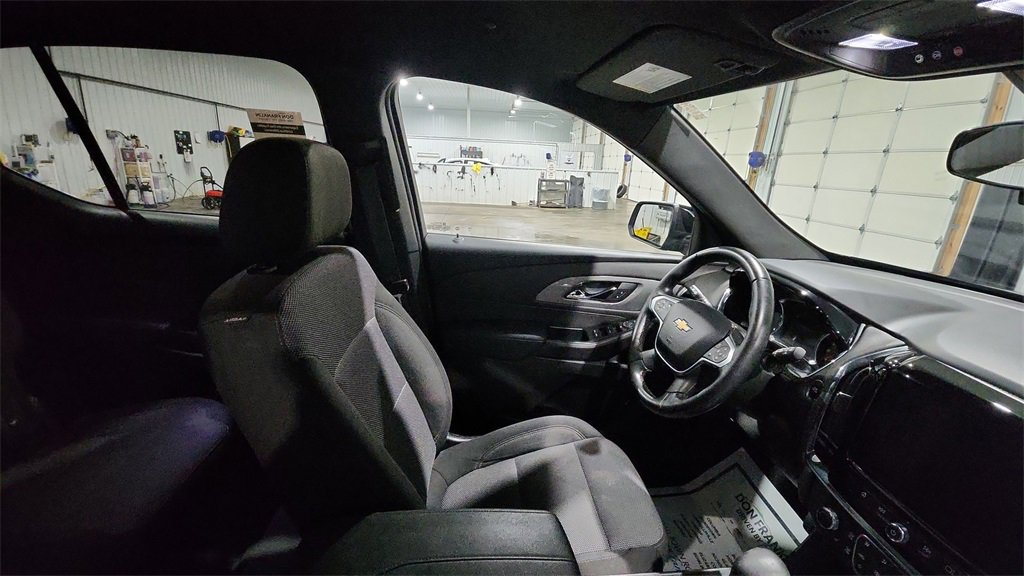 Used 2023 Chevrolet Traverse LT image 13