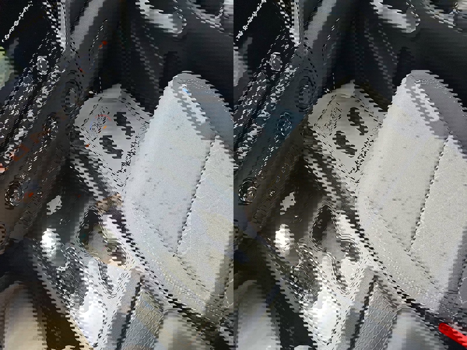 Used 2025 Nissan Frontier SV image 24