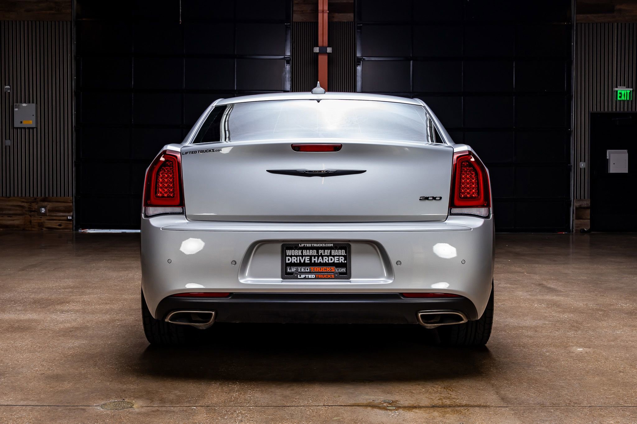 Used 2023 Chrysler 300 Touring L w/ Comfort Group RWD image 7