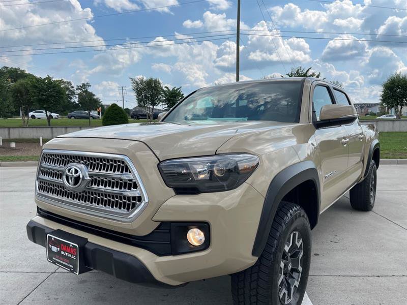 Used 2017 Toyota Tacoma TRD Off-Road w/ Tow Package (A/T) AWD/4WD image 4