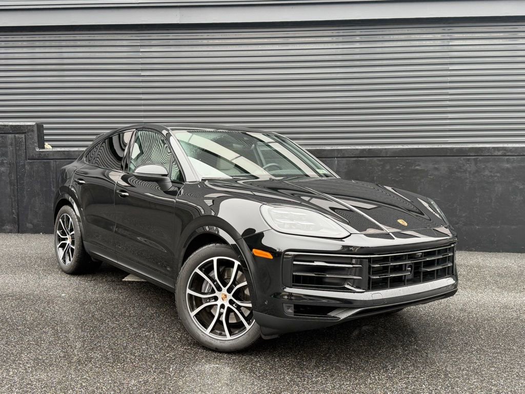 Certified 2025 Porsche Cayenne Coupe image 12