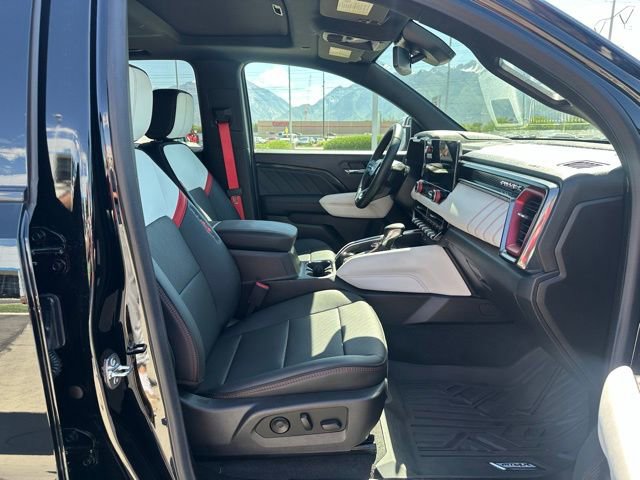 Certified 2025 GMC Canyon AT4 w/ AT4X Package AWD/4WD image 18