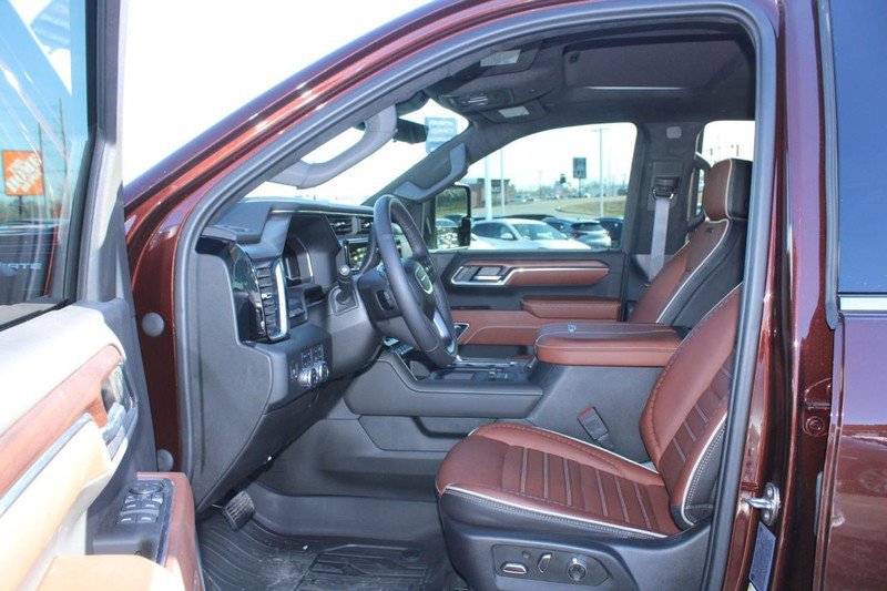 Used 2024 GMC Sierra 3500 Denali Ultimate image 9